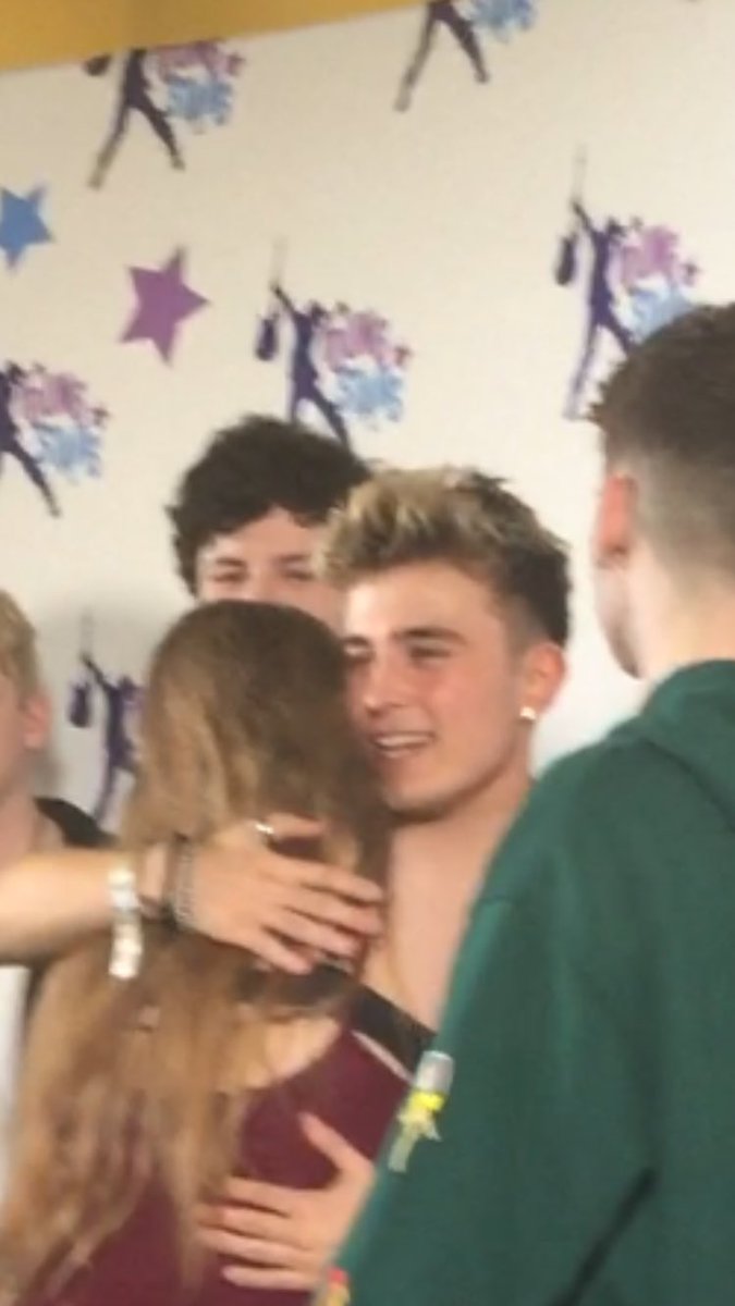 awxbrooklyn's tweet photo. I will unpin this tweet when I meet and hug again @lpredictawyatt 🖤 https://t.co/DHC4voypSN