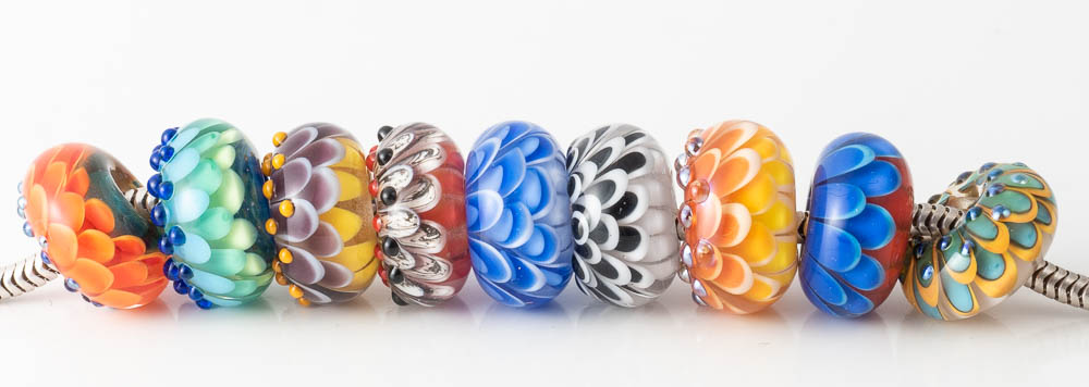 CielCreations's tweet photo. New dahlia charm beads added :D x
#LampworkBeads #dahlia https://t.co/79Rt1tMQYO https://t.co/ZvsBxSmtQh