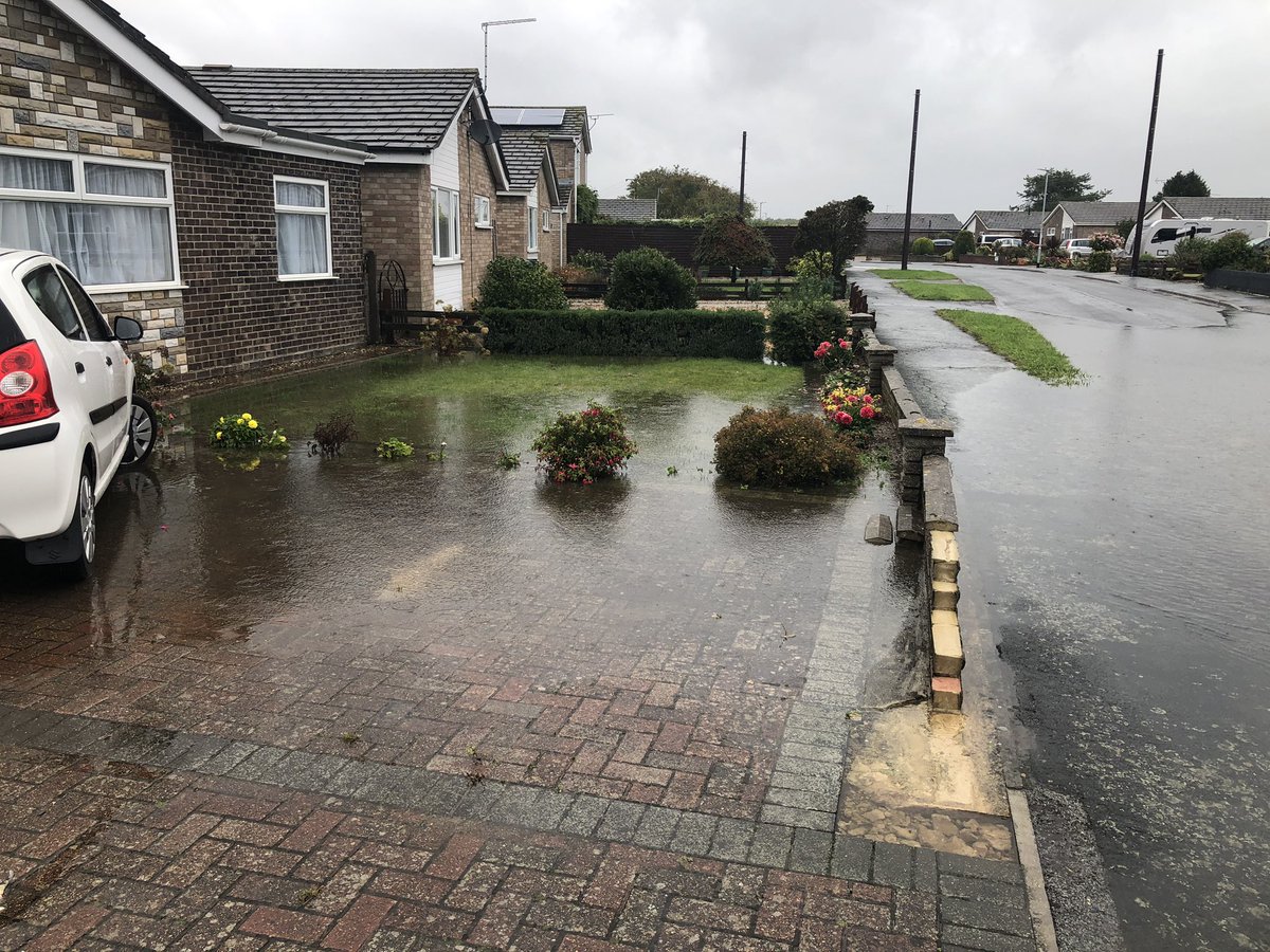 PaulStokes73's tweet photo. @Norfolkcc why is it acceptable to yourselves for my elderly parents to have to keep on putting up with their home being potentially flooded every time it rains and them not being able to use their toilet because you have sorted the drains in the road! Sharman Av Watton https://t.co/kD4tLOIisa