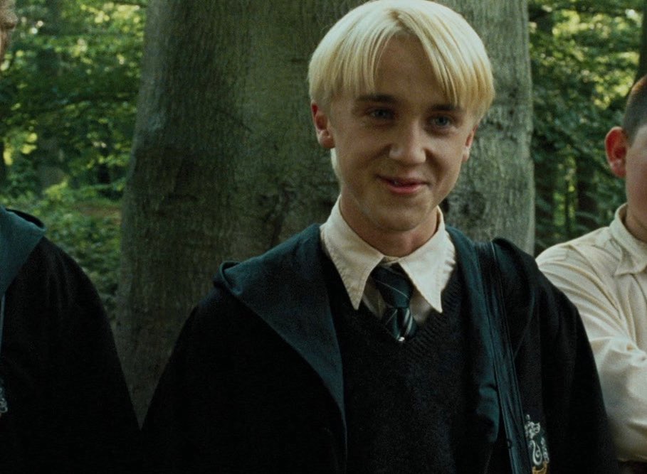 Tweet Draco Malfoy ➐.