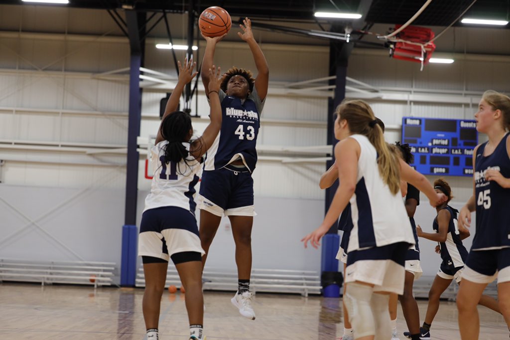 BlueStarMedia1's tweet photo. A little 5v5 action on the first day of #BlueStarAllAmerican Camp in Florida! https://t.co/d162fPVTyX