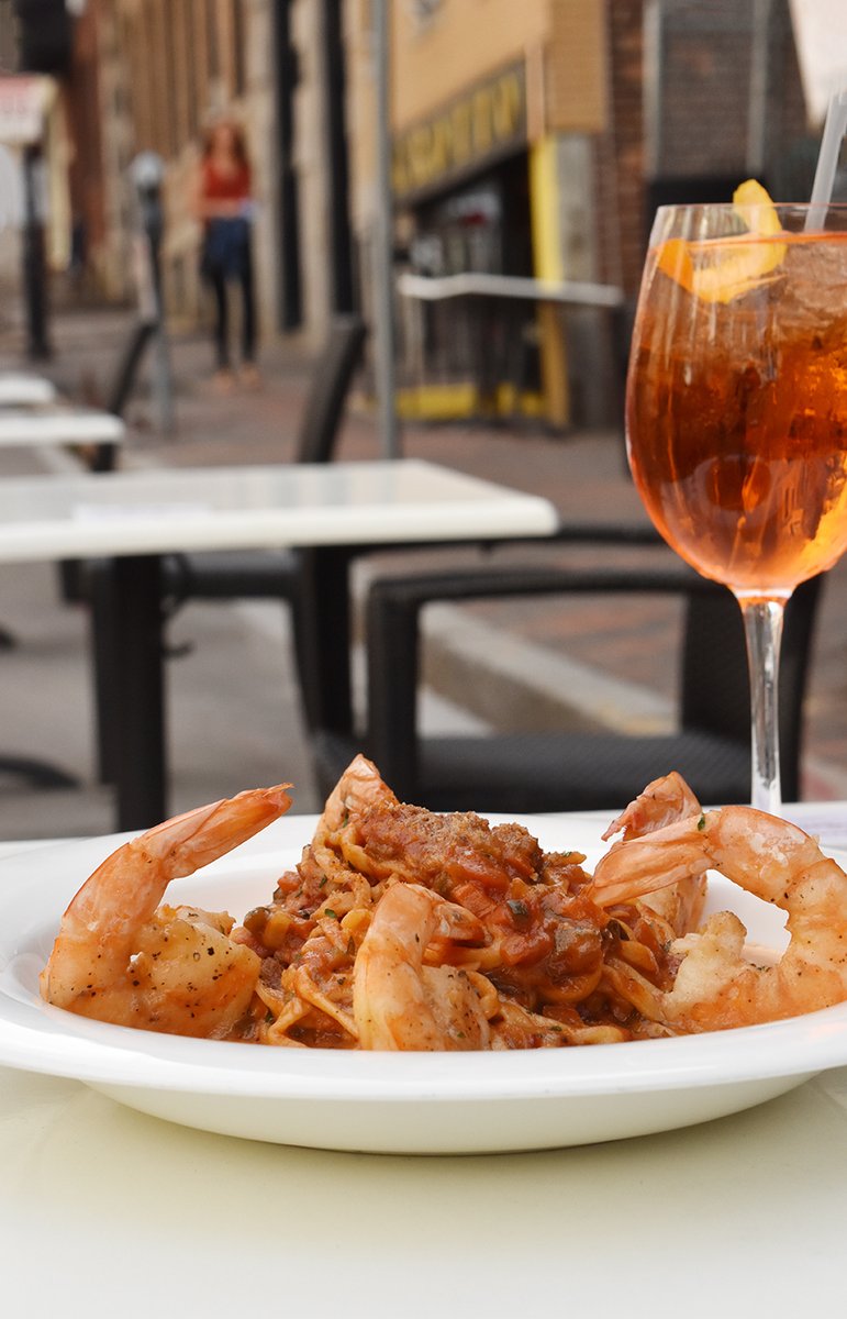 Grotto37's tweet image. A summery meal for a summery weekend. Our crisp Aperol Spritz pairs perfectly with seafood. Who wants a taste? 🙋🏻  #bostonfood