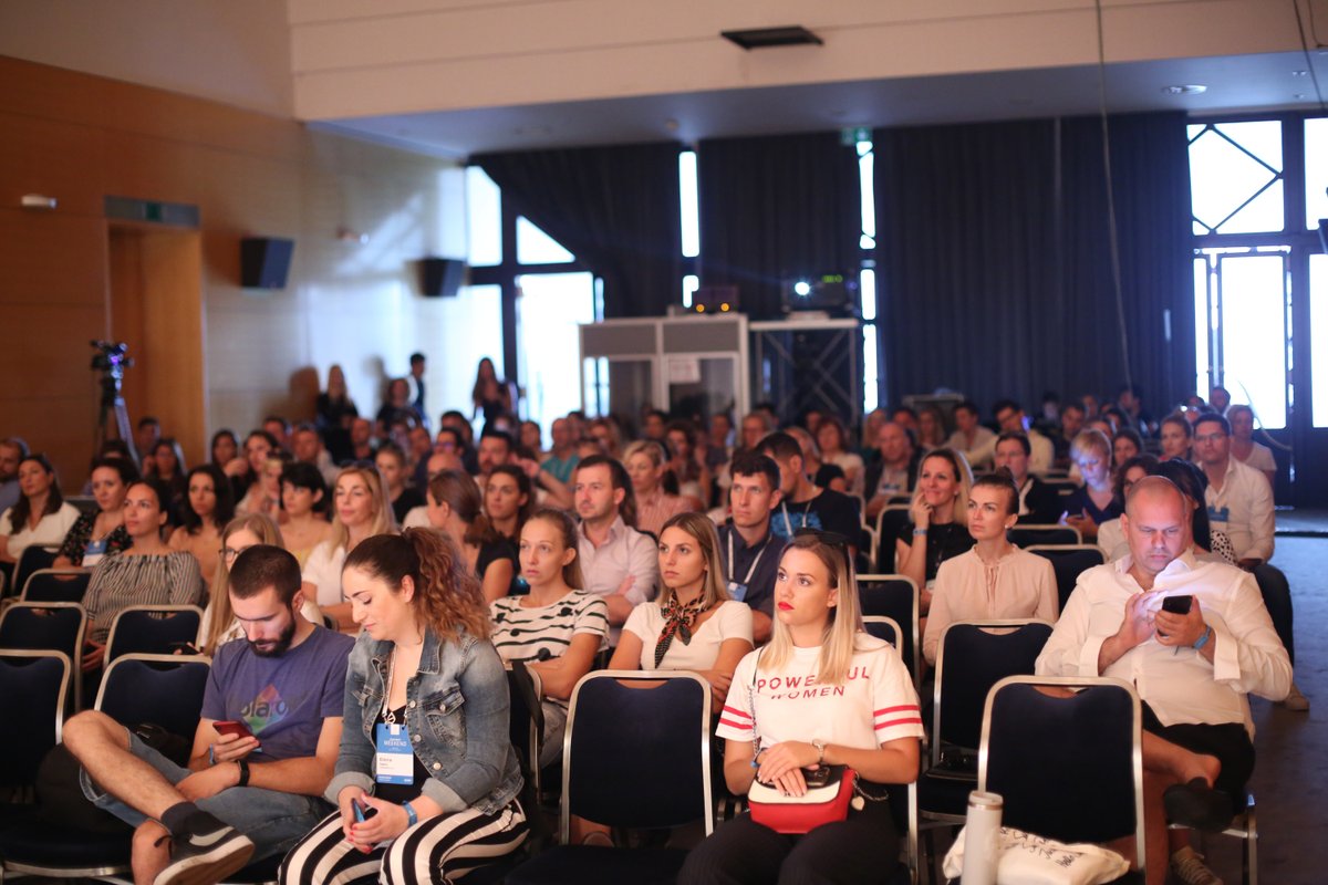 weekendmedia's tweet photo. Ovako smo se družili u ovo doba prošle godine, a 13. Weekend preskačemo jer bi ionako padala kiša. ;) Vidimo se na Weekend Media Festivalu 2021., jedva čekamo! #iloveweekend 💚 https://t.co/aDydx0o9ck