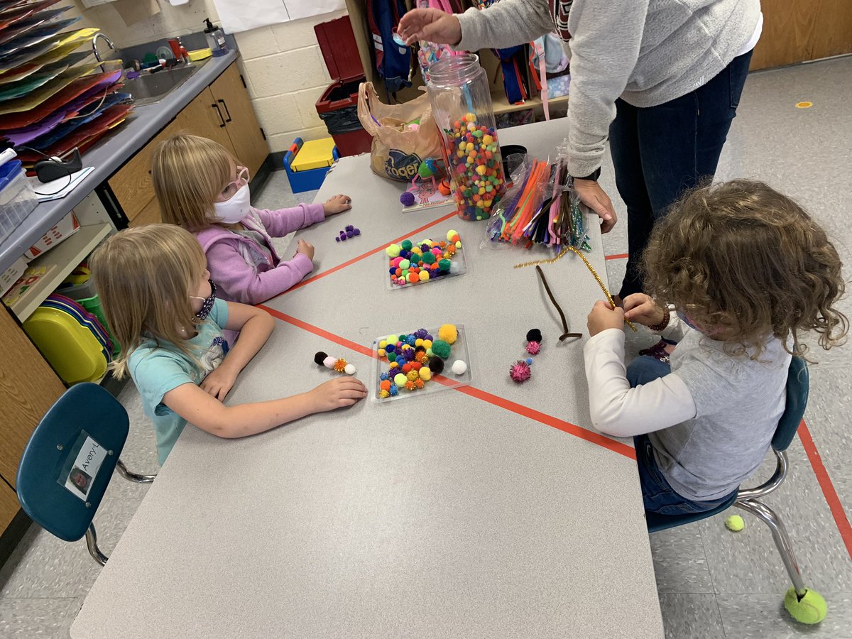 We made break and snap toys to go along with our “I Love My New Toy!” read aloud. The students loved making a toy like Piggy had in the book and trying to throw to break it like Gerald did! <a href="/The_Pigeon/">The Pigeon</a> <a href="/jamie_preK/">Jamie</a> #mowillems #piggyandgerald #DAPinprek #storyretelling