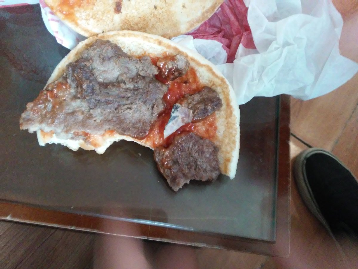 Oye <a href="/WendysMexico/">WENDY'S MÉXICO</a> tu sucursal san angel está armando sus hamburguesas con su propia basura (pedazos de otras)