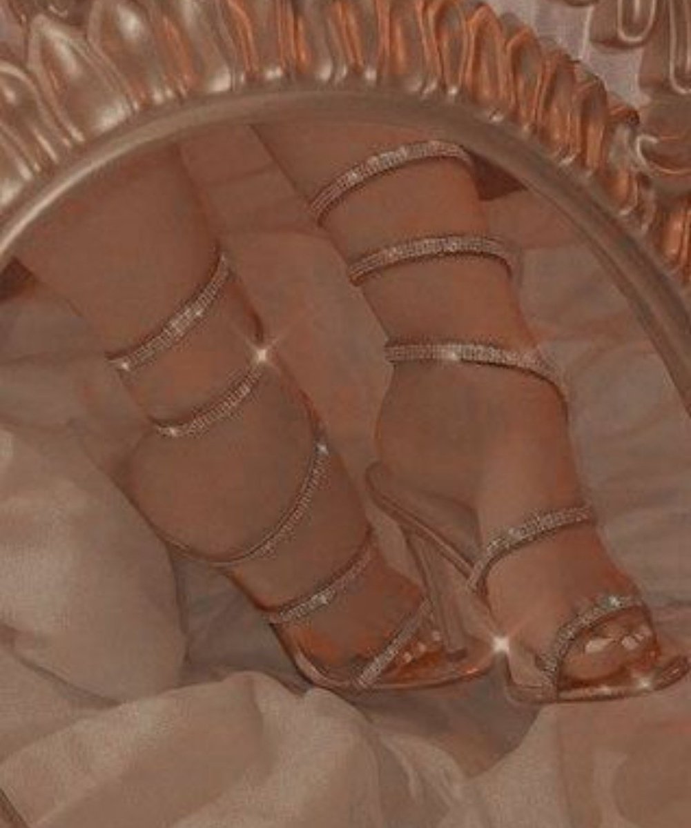 leechparties's tweet photo. Lunar phase I think https://t.co/oQSk2ikhm2