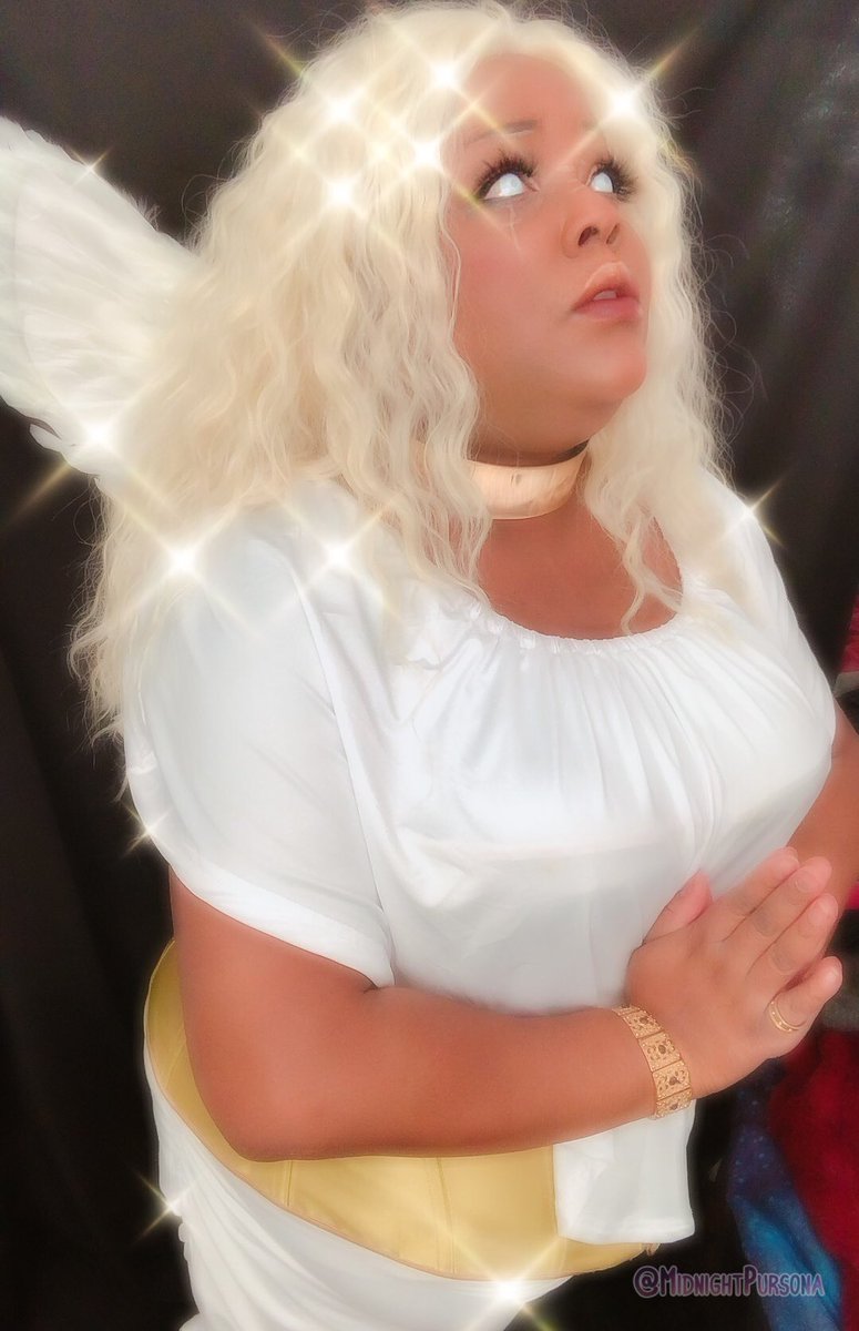 MidnightPursona's tweet photo. ✨ Michelle the Arch Angel ✨
I literally made this character just to duet @kagonineko on tiktok.
The lashes are from @ThouArtAnuli 💖
#angel #angeloc #archangel #originalcharacter #occosplay #superbaddiekawaii #tooface #colourpop https://t.co/qnBafboec1