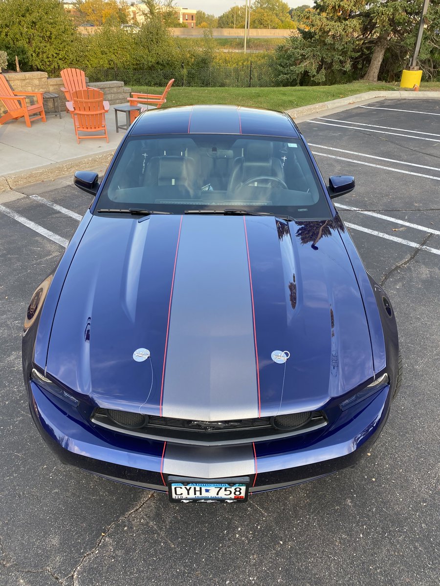 BluLabelCreativ's tweet photo. We love happy customers. Custom racing stripes and graphic accents on a Midnight Blue Ford Mustang GT have never looked so good.  #mustang #graphics @3MFilms https://t.co/MBx82Mi84n