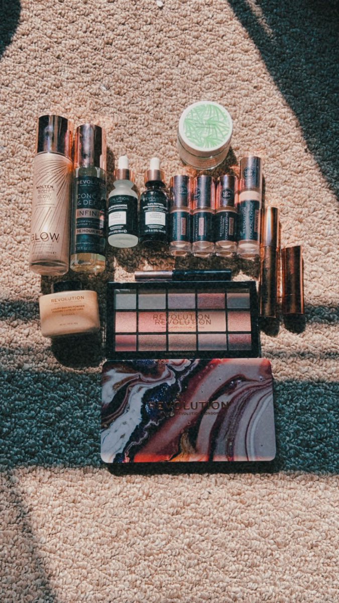 elyssaklee's tweet photo. I got my first makeup pr today so in other words Iβm over the moon π₯° #makeuprevolution #makeuppr #makeuphaul #mua https://t.co/E39OWVfIgy