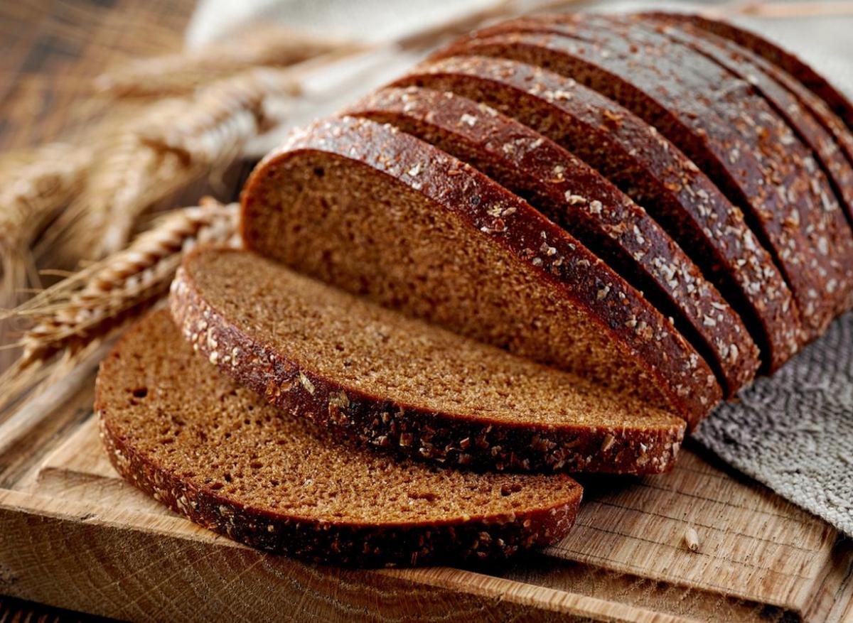 MINHO as: rye bread (pain de seigle)- one of the "special breads"- looks stern at first sight, is actually good for you