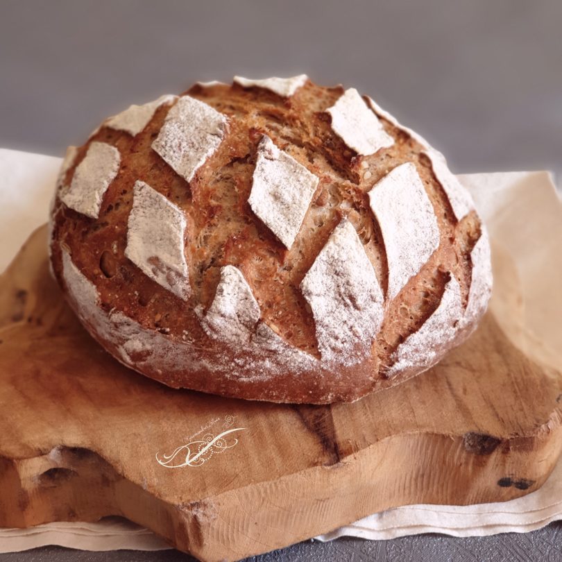 CHANGBIN as: farmhouse bread (pain de campagne)- r o u n d <3- looks adorable and is really good