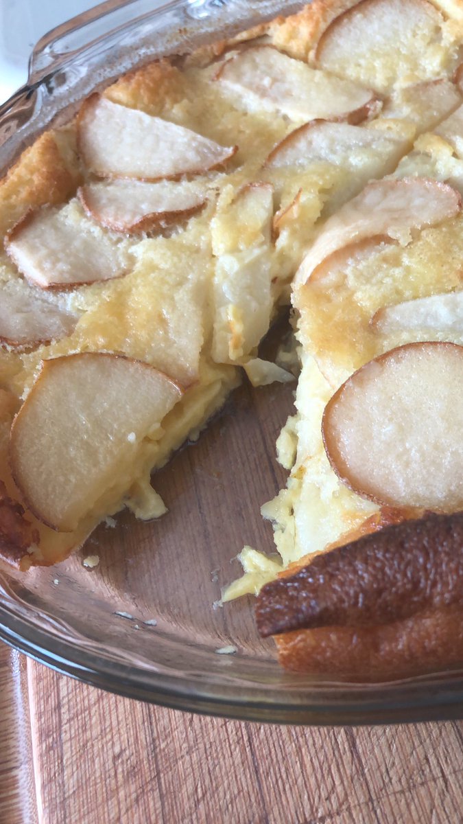 YMBBastepaway's tweet photo. A pear and custard pie. #KitchenQuarantine #chef #food https://t.co/ZYr4Ob9Y1a