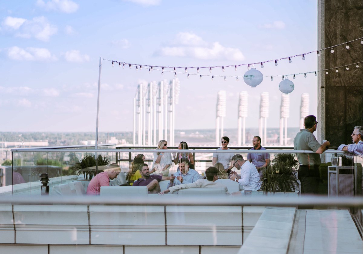 The sun is shining &amp; it's officially rooftop time! Start your weekend off right with a cocktail at Azure. 🍸