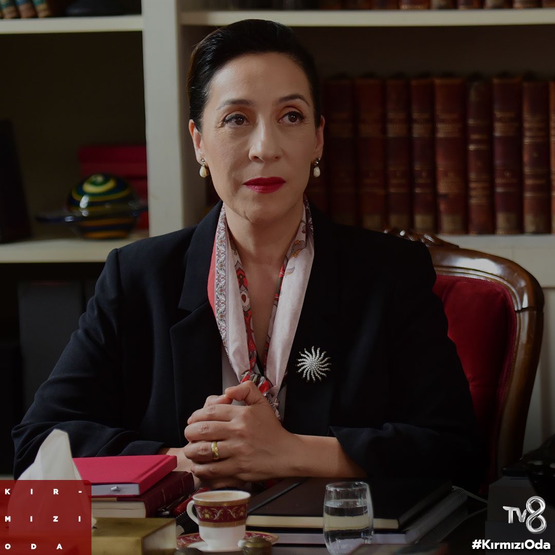 “8 yaşındaydım...ağustos ayının başları...doğum günümdü...bahçeye su götürmeye gittiğimde babam inek bokunun üzerine çubuk dikip doğum günümü kutlamıştı...”