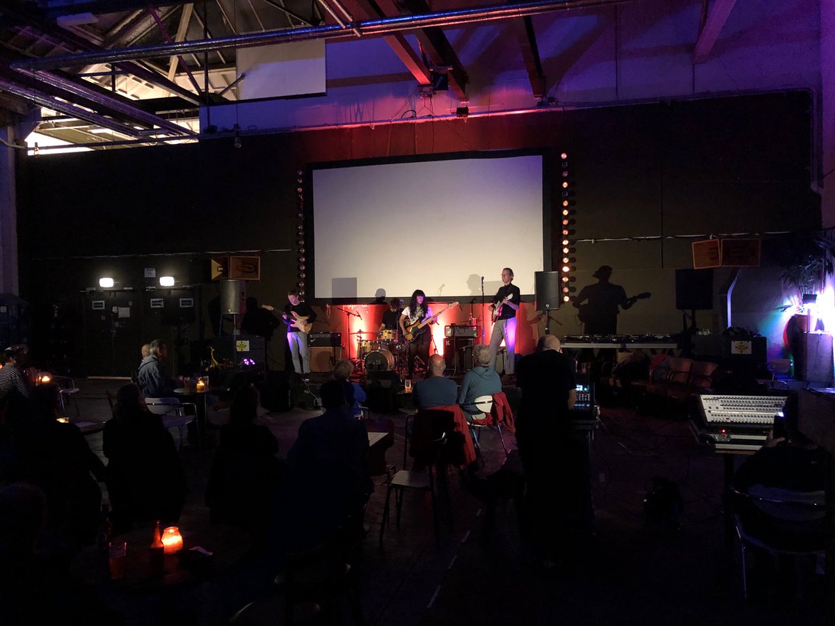 Huisvrouwtweets's tweet photo. Stiekem gedanst bij Lewsberg aan de bar #Ekko #Filmcafe #Utrecht https://t.co/wJ4YyV1Syv