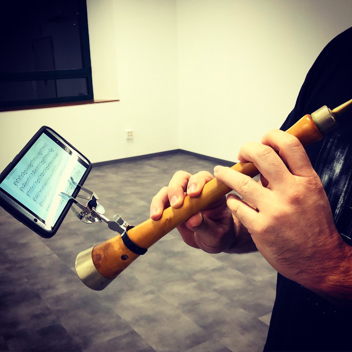 Us presentem, en exclusiva, a la primera gralla digital! Moderna, moderna... “Pesa igual que una gralla de claus”, diuen... 😬 #gralla #grillatsambcanya #gralladigital #Salt