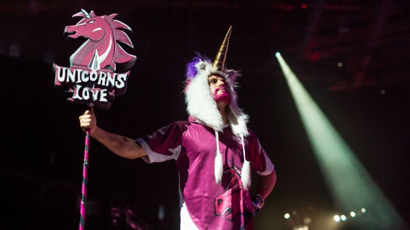 PunchKen's tweet photo. AMANHÃ É O DIA DO AMOR É O DIA DO UNICORNIO É DIA DE FESTA E DIA DE AMASSAR ASIATICOS. VAMO UOL PORQUE EU SOU UM UNICÓRNIO DO AMOR #GOUOL https://t.co/NkrAKubwEc