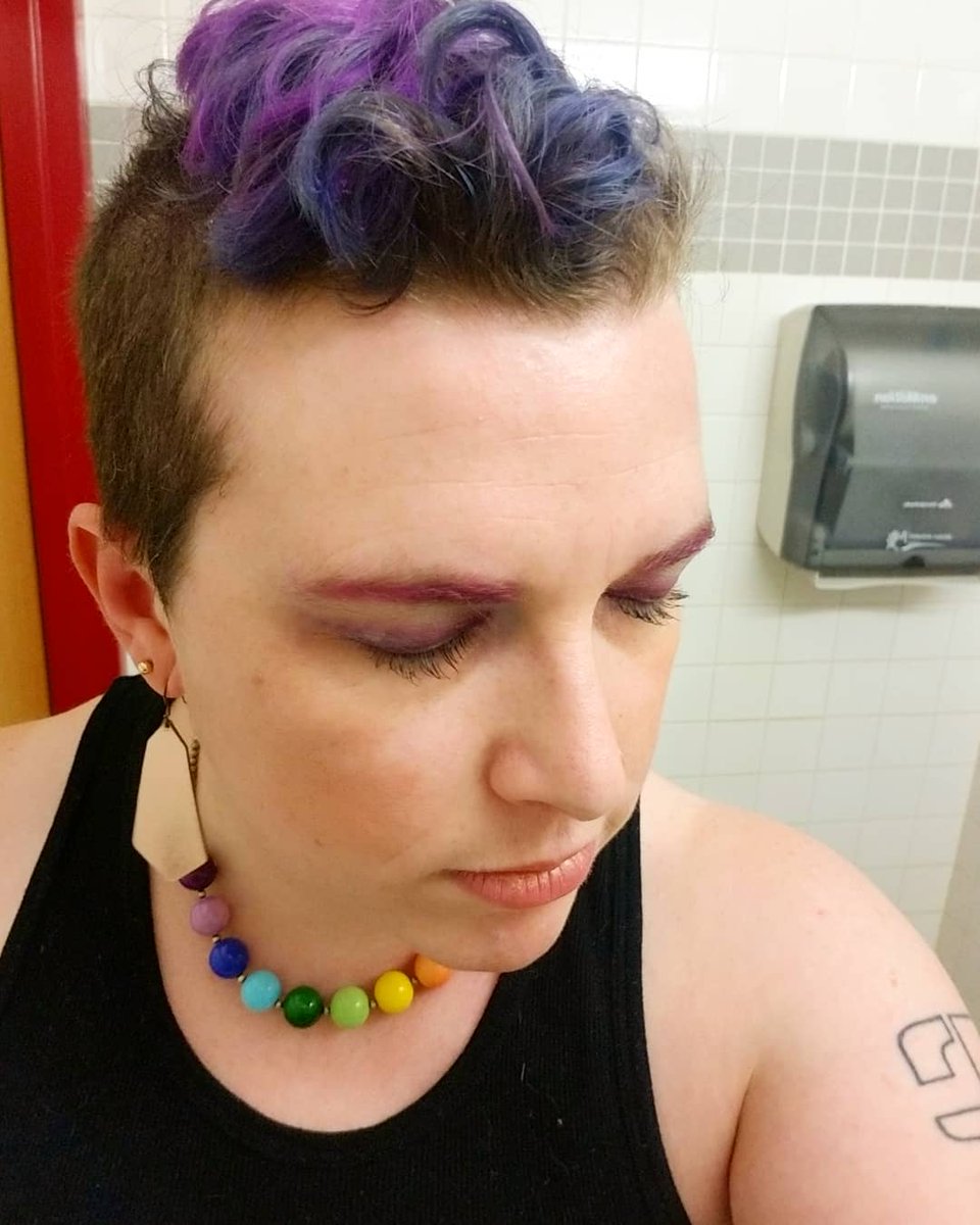 mx_alycorn's tweet image. If you are a #librarian who has taken on #virtualprogramming duties in addition to everything else you were already doing then may I recommend: being a total diva about it