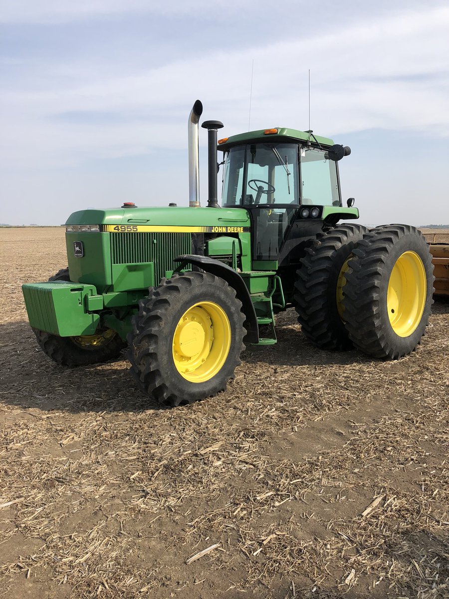 zachg87's tweet photo. Fun to be back in this jem! They sure don’t make them like this anymore. #Roundcab #JohnDeere https://t.co/3xEj3eXXeT