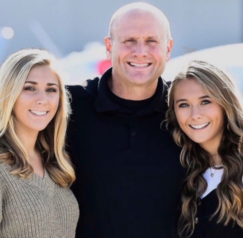 matt_muttf16's tweet photo. Best Daughters in the world. Love you tons!! Daddy #nationaldaughtersday https://t.co/ePrabXNQNP