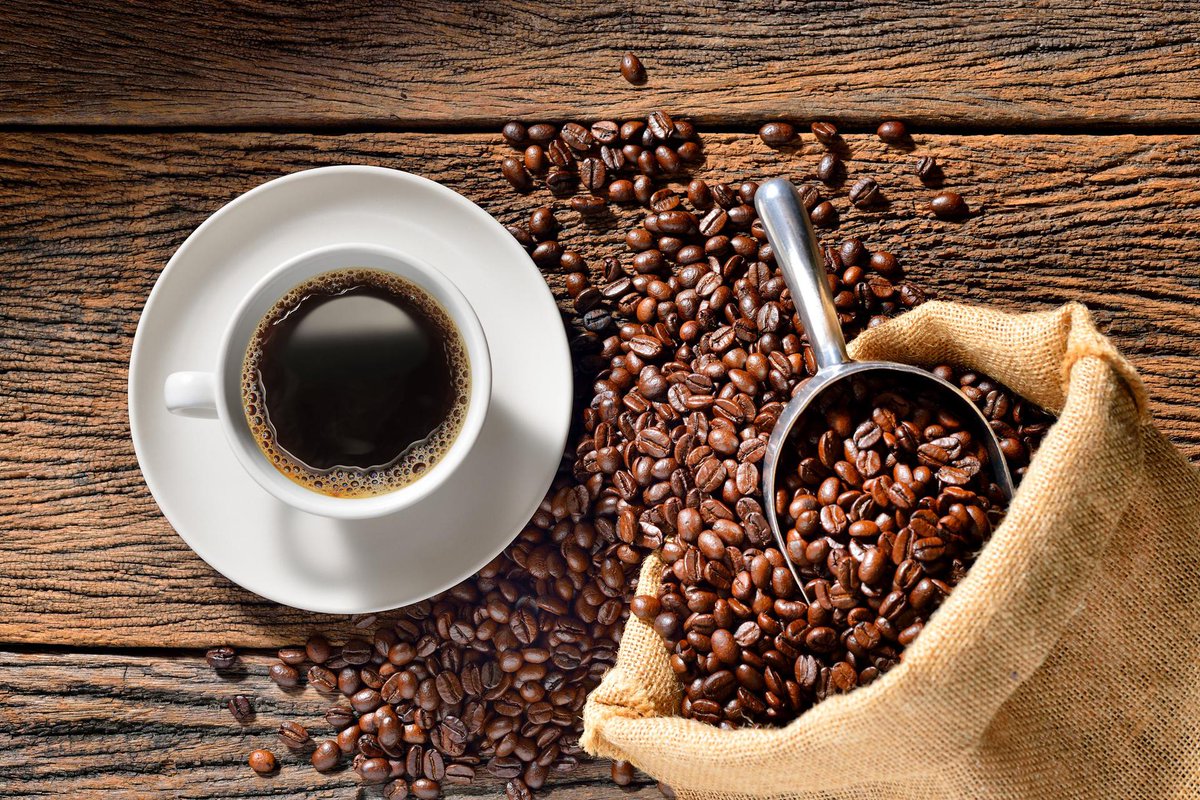 2. KAWA (kofeina)Kofeina zawarta w kawie, bądź też innych napojach pobudza umysł do pracy, przyspiesza metabolizm, likwiduje uczucie zmęczenia(wiadomo, nie zawsze)Czarna, bez mleka ma nawet 0kcal