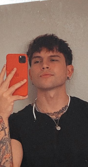 New hair https://t.co/Nd1bVnZPaj