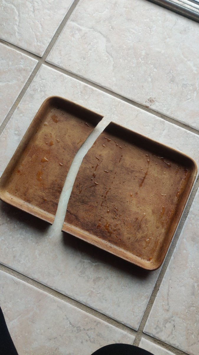 mommayonna's tweet photo. Oh no! @pamperedchef how do I live? My favorite stoneware broke today, sadly! How can I go about getting it replaced with your #LifetimeGuarantee #LifetimeWarranty https://t.co/9N9r61cXa1