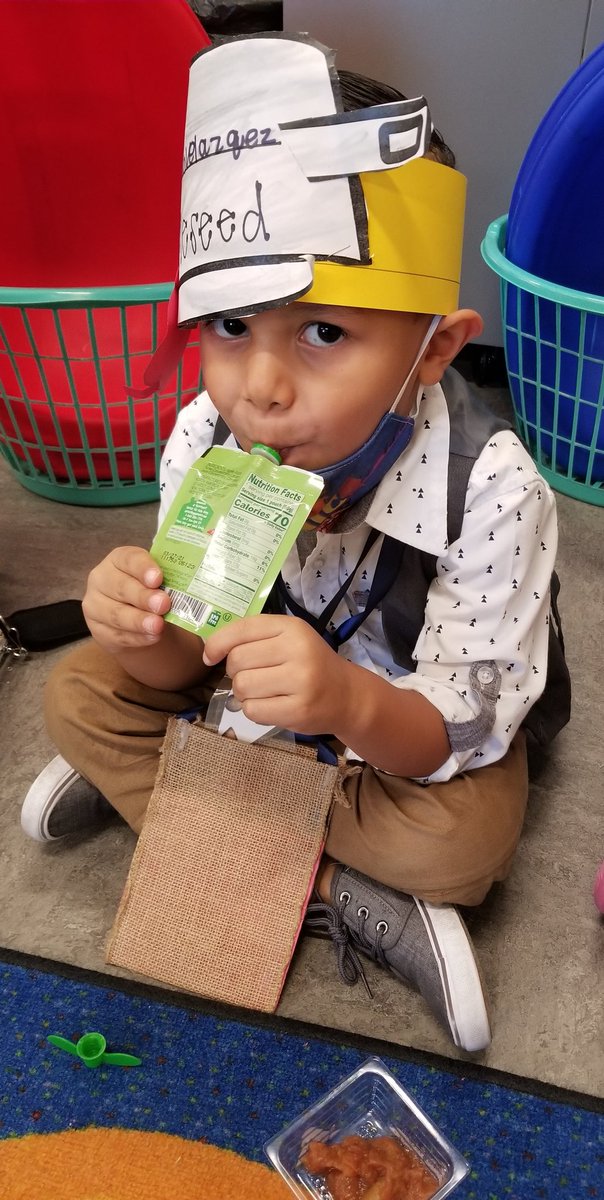 LeeverKinder's tweet photo. What a day to celebrate Johnny Appleseed! 🎉 As much as I liked the homemade applesauce...store bought won again this year but just barely. @CISDNobleReed @OfficialCISD #beNoble https://t.co/PYhBO7iEw4