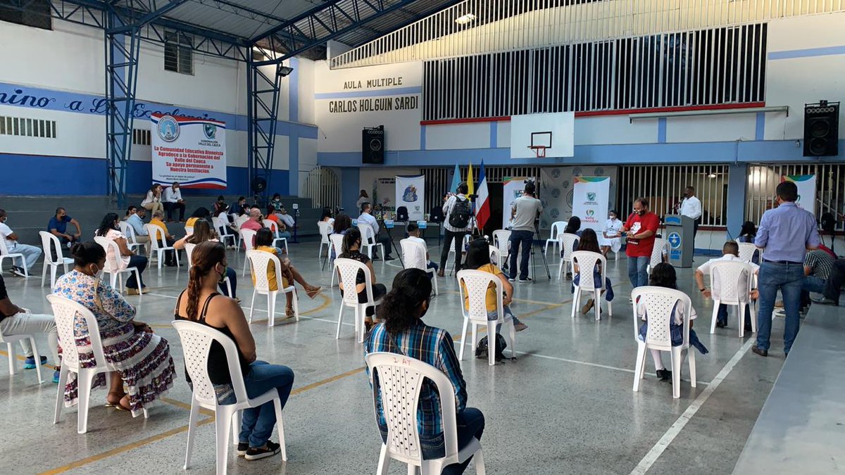 Junto a la Gobernación del Valle del Cauca nos enorgullece apoyar los procesos cognitivos de nuestros niños con #ElKitQueCambiaVidas.
⠀
¡Así transcurrió la entrega en el municipio de Pradera!
⠀
Institución beneficiada:
✏️Institución Educativa Ateneo