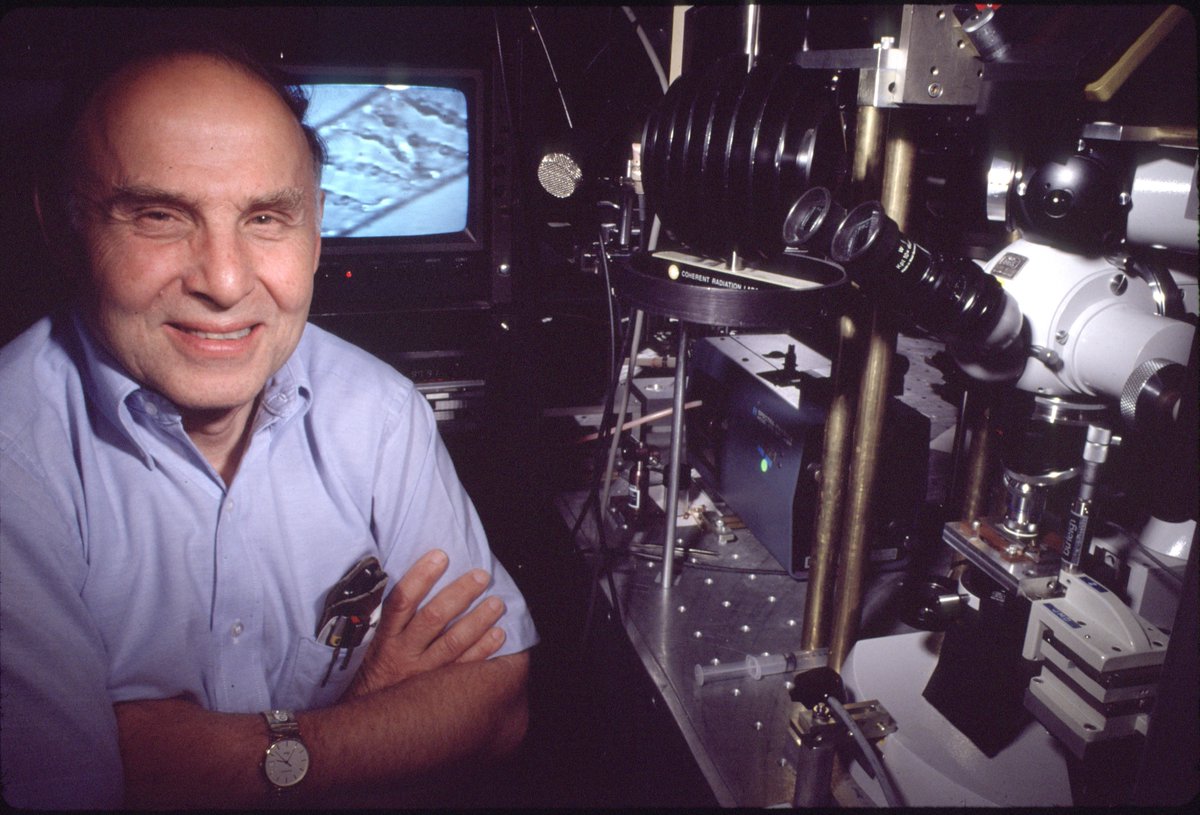 It is with great sadness that we announce the passing of former Bell Labs scientist, Arthur Ashkin, at the age of 98. 

Arthur was a brilliant scientist, winning the Nobel Prize in Physics in 2018 for his optical tweezers. 

You will be greatly missed, Art.
