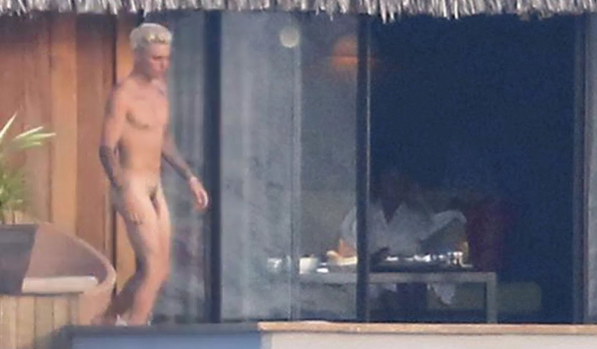 Let's remember the first time we saw Justin Bieber's cock.