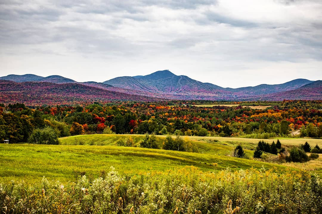 jaypeakresort's tweet photo. The foliage is coming in hawt, but the Tram needs a little more time to get back on track. It won't run this weekend, while our Lift Ops crew hustles to get it going again. https://t.co/X5M95yVEU6