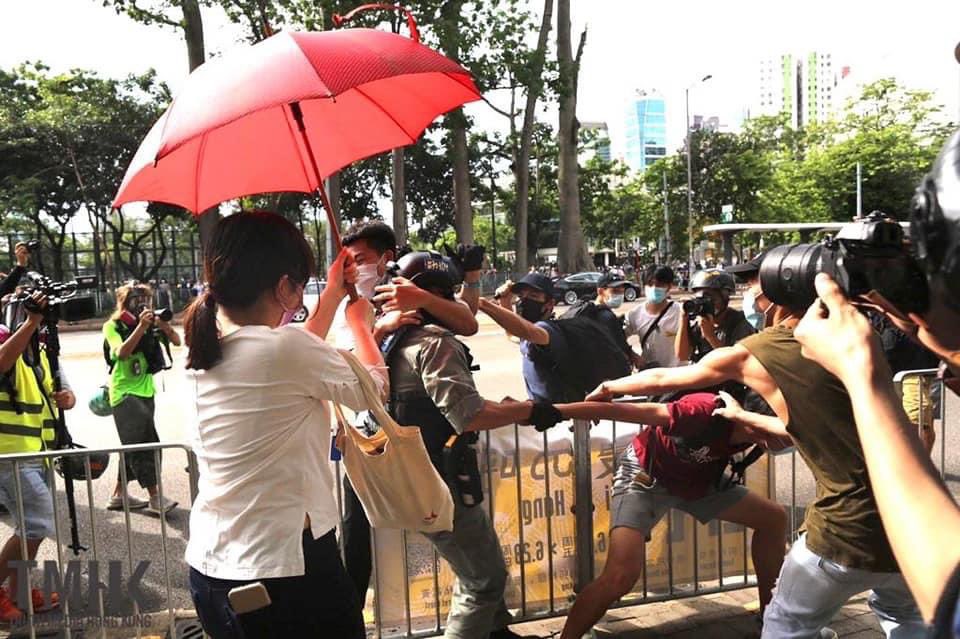 8. HongKong police have also been targeted by the protestors.Although in more than a year of protests, the number of protestors killed by police was 0.However, HongKong police are still called "violent police" by protestors, media and Western politicians.