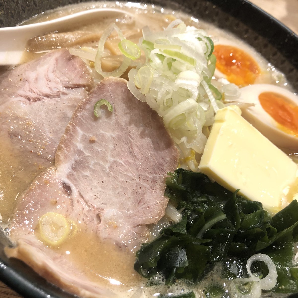 Elm 新宿 の 味八 で 味噌ラーメン バタートッピング 味噌とバターの組み合わせ 美味しすぎる 涼しくなってきて 味噌ラーメンが美味しい季節に なってきましたね ラーメン 北海道ラーメン