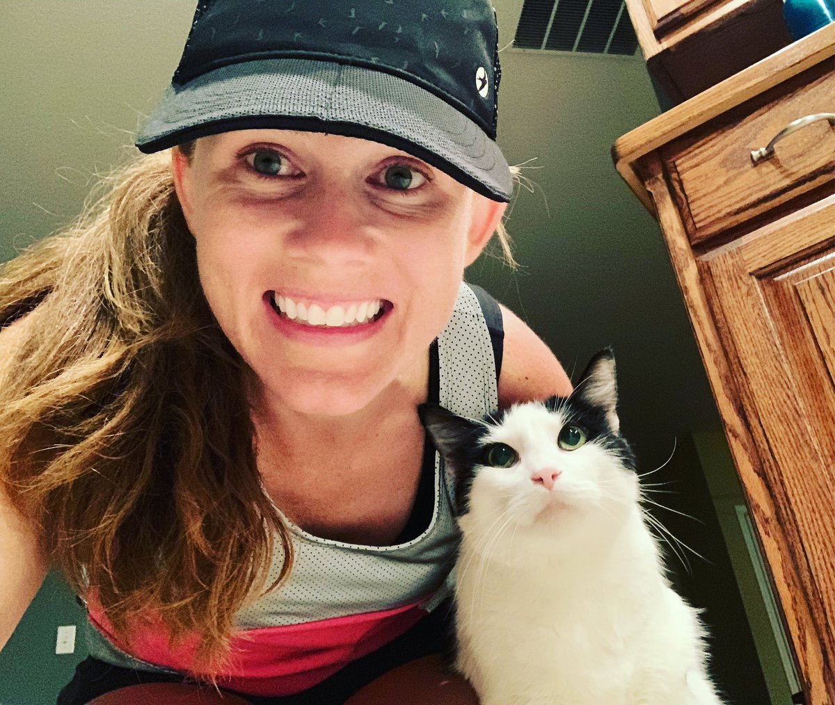 JennaMutz's tweet photo. Do y’all sing “I’d rather be shiny” 🎶 while running in your @oiselle lightning layer or is that just me? https://t.co/WRDtATDqrK