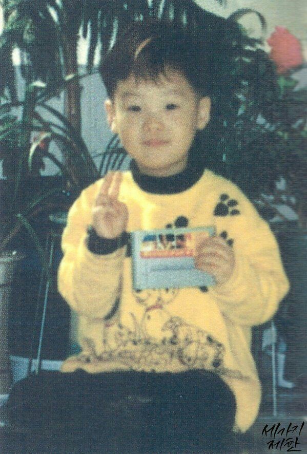 Yoongi as a cute baby a soft thread :