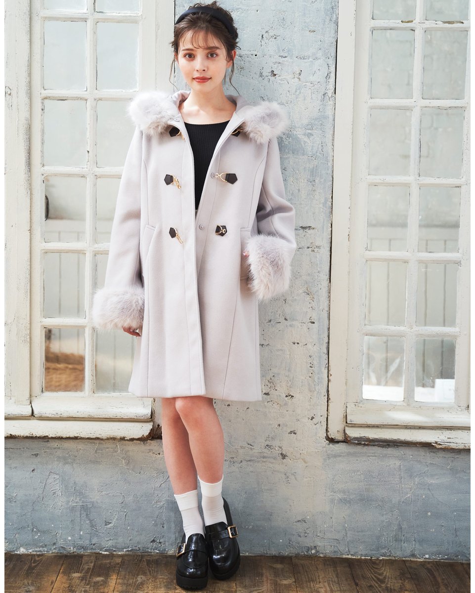 Ingni Store イング公式 Ingniの冬コート Web先行予約受付中 ビット付ダッフルコート 7 900 ふわふわでボリューミーなファーが リッチな雰囲気たっぷり ファーは取りはずしok 前を閉めるとワンピっぽく着られるのが可愛い