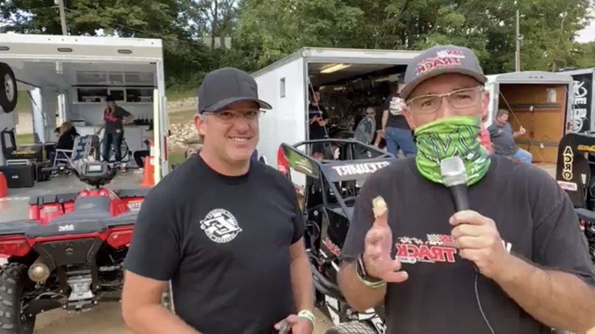 CathKingston's tweet image. Of course, awesome to see @PRNAtTheTrack’s @LBatycki was out at the track tonight! Lots of great videos on @RacewayThunder’s FB page, including a pre-race interview with Smoke! @TonyStewart #SupportLocalTracks 🤘🏻👏🏻👊🏻
