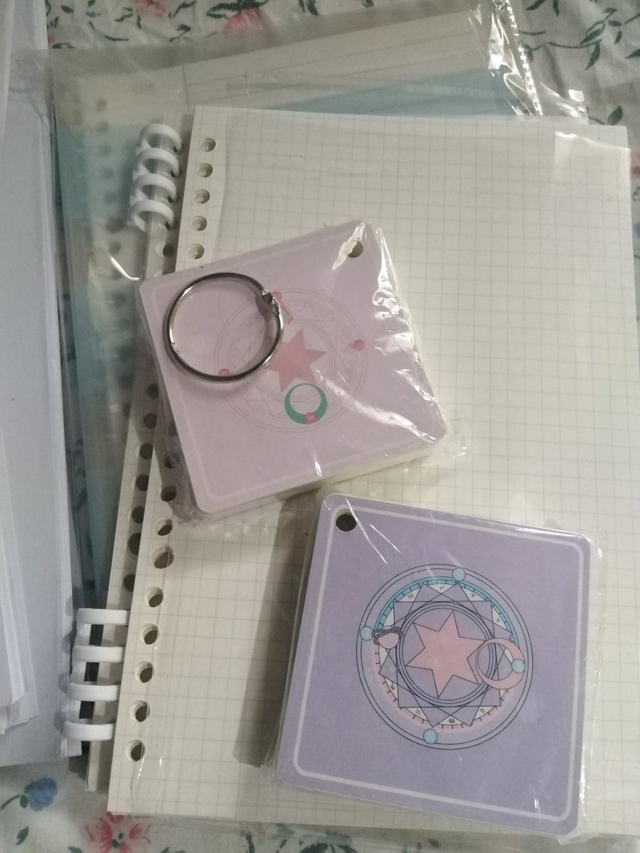 GIVEAWAY TIME!I'll be giving away some of the resources I used to learn Korean for the past few months + some stationery stuff :)-Just like and RT, no need to follow-Ends on Sept 30, 11pm- only, I will shoulder shippingGood luck, and hope you'll enjoy studying! :)