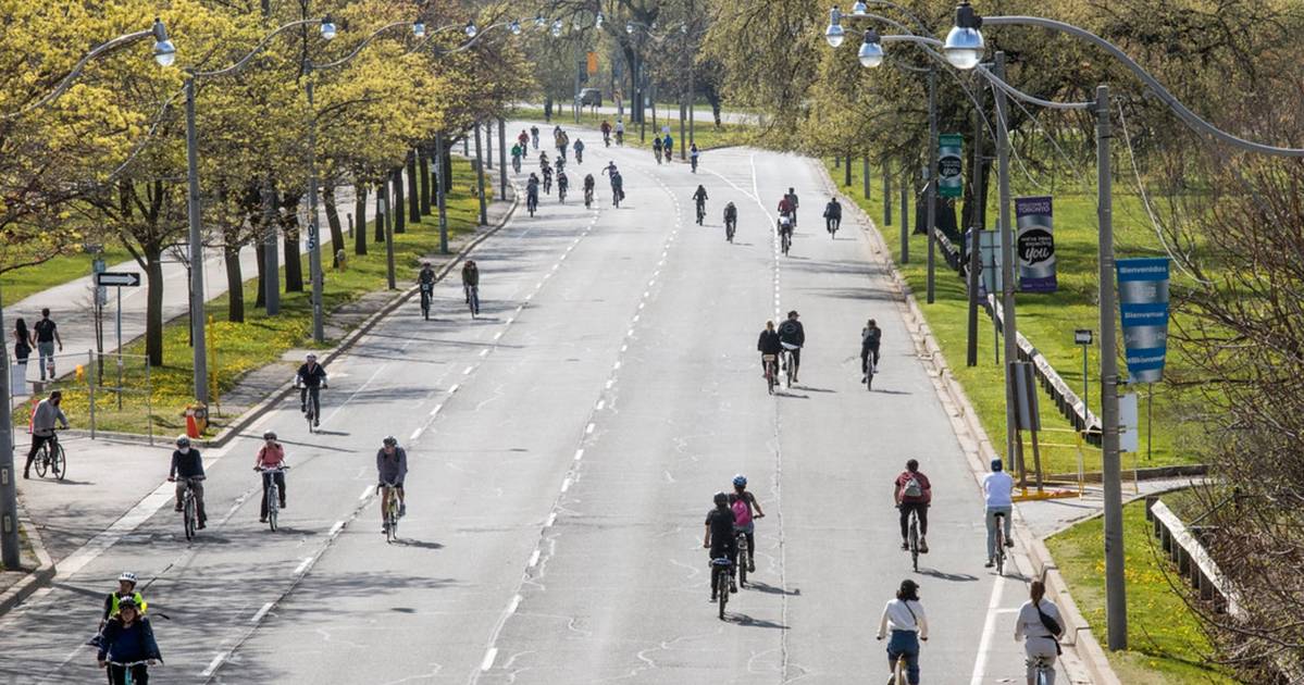 blogTO's tweet image. Toronto cyclists want ActiveTO road closures to be extended bit.ly/3cDxQWv #Toronto #ActiveTO #bikeTO