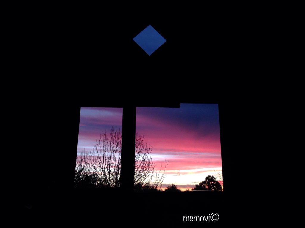ddu_10's tweet photo. ... cosas q tienen valor y no #precio..... las #puestasdesol.... la #ventana y su #volantin ... #memoria de estas tardes... colores del #Sur https://t.co/dLrrfLUkrY