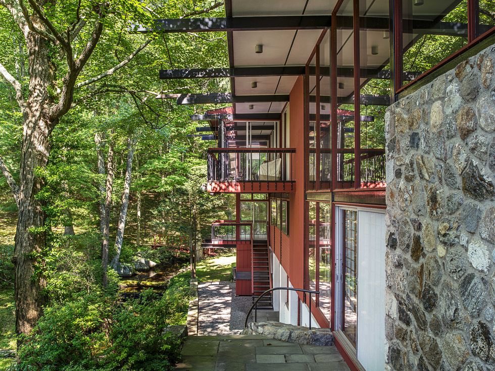 Dave Brubeck’s Connecticut home put on the market for $2.75 million. I had the privilege of visiting him there—it’s a stunning and very stylish place. variety.com/2020/dirt/ente…