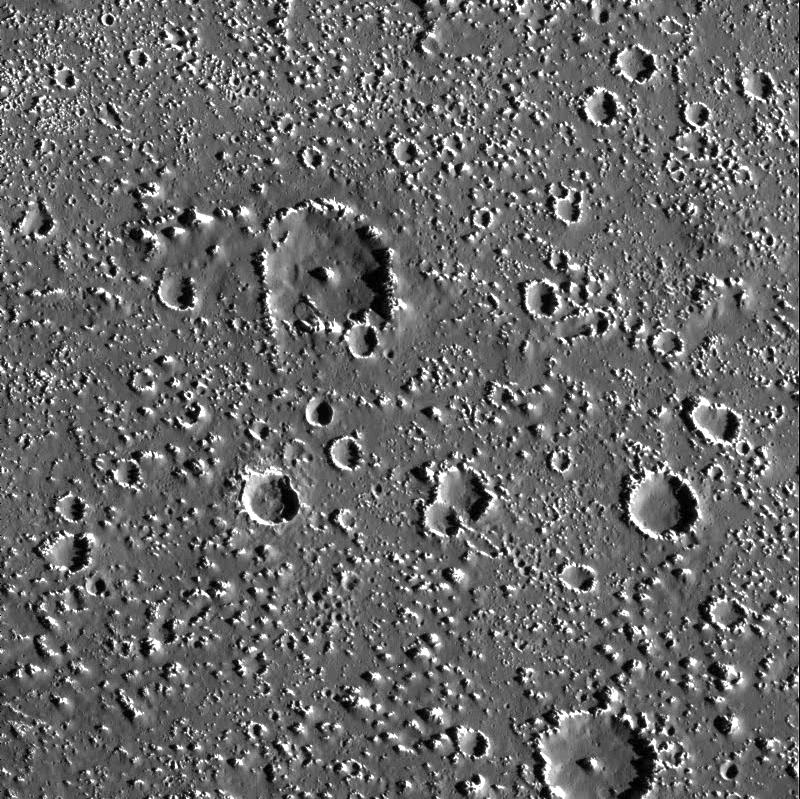 Looking closer at Callisto’s ancient surface, you’d expect to see craters all the way down. Very few super-big, some medium, many small, lotsa small, and lotsa tiny-small. But if you zoom in, you don’t really see the small ones. Strange... https://photojournal.jpl.nasa.gov/catalog/PIA01631