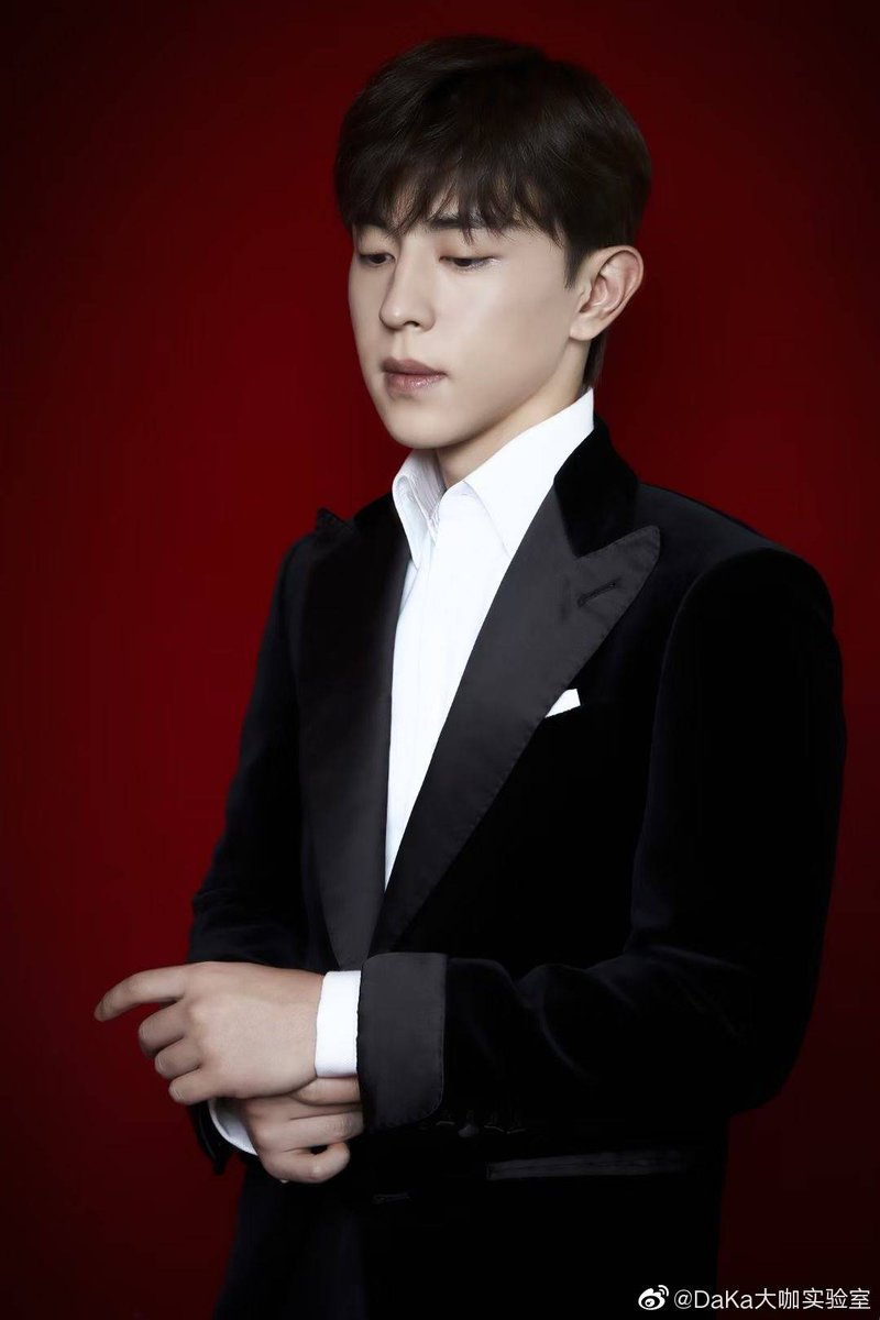 DengLunFCNA's tweet photo. A few more pics from the unveiling ceremony😊 CR. weibo/西岸之东, DAKA大咖实验室
#Denglun #เติ้งหลุน #邓伦 #등륜 #鄧倫 #đặngluân #dangluan #ashesoflove #mytruefriend  #MrFighting #SweetDreams #YinYangMaster   #GreatEscapeS2 https://t.co/ojiS7ai2Us