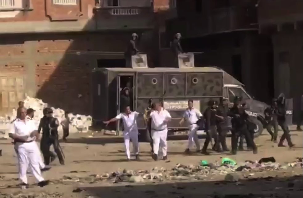 MohamedNasrAJA's tweet photo. Protests calling for the overthrow of Sisi have erupted in more than 20 villages across Egypt on Friday, despite an ongoing police crackdown targeting the wave of unrest. Security forces killed at least one person.
#ارحل_ياسيسي #جمعة_الغضب #السيسي_عدو_الله
#محمد_علي https://t.co/mvwC1xMNdY
