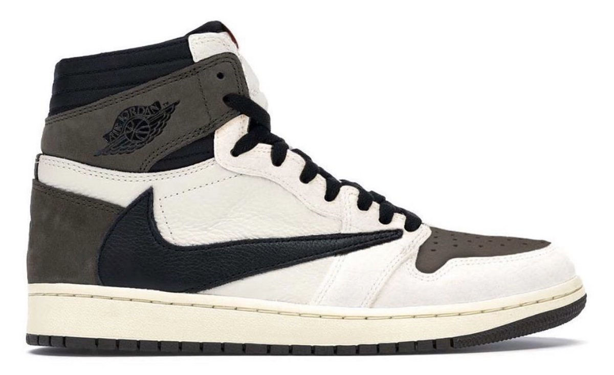 Sneaker Huddle On Twitter Travis Scott Spotted Wearing A New Reverse Swoosh Air Jordan 1