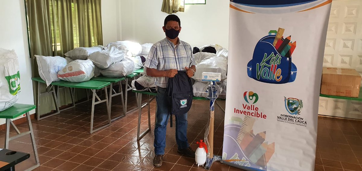 En cooperación con la Secretaría de Educación Departamental del Valle del Cauca seguimos entregando #ElKitQueCambiaVidas, esta vez a los estudiantes del municipio de La Cumbre.