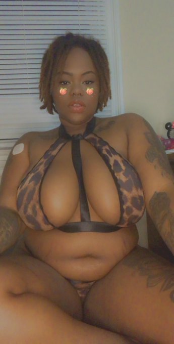 1 pic. @ofpromotionpage https://t.co/mvLn07Mr8o while it’s free!!!
🌺Ebony Switch 🌺 
🌸Sex tapes🌸
🌹Solo
