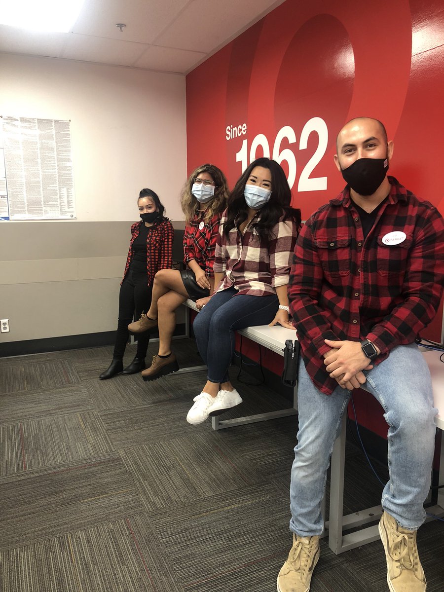 I’ve accomplished alot in my 3 months in LA. 

What am I most proud of?
Introducing #FlannelFriday to my west coast friends 😂

(I was so excited that I forgot 🥴myself BUT they remembered ♥️) 

#T1306 #worksomewhereyoulove #BringJoy