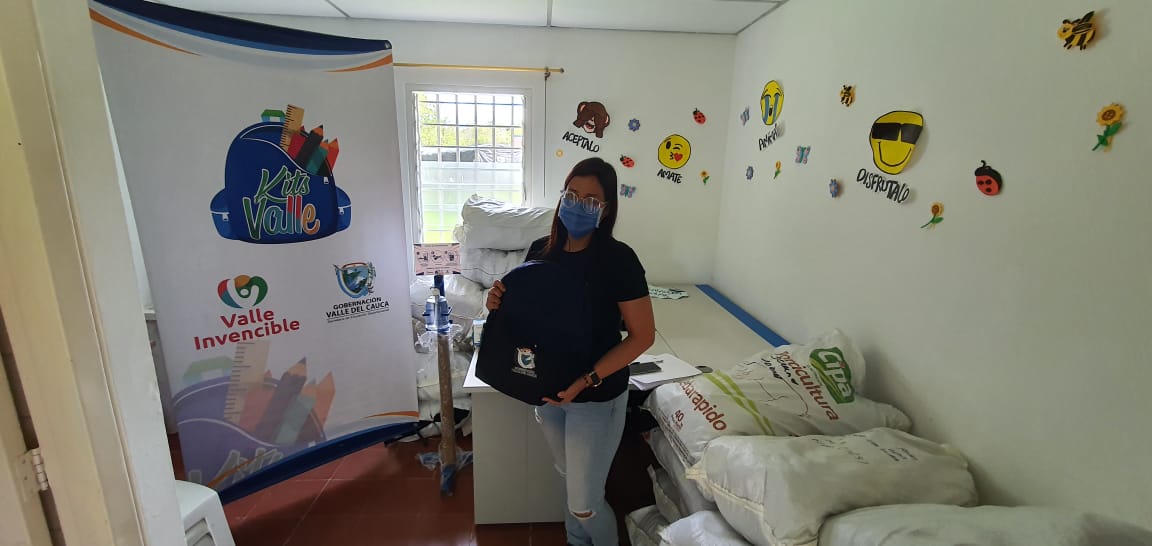 La educación, crea historia y construye futuro.
⠀
Por eso continuamos con la entrega de #ElKitQueCambiaVidas, esta vez desde el municipio Bolivar